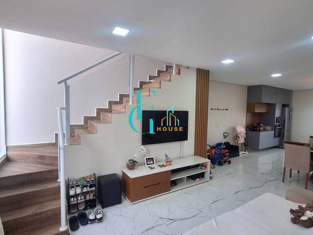 Casa para Locação em Santana de Parnaíba - 2