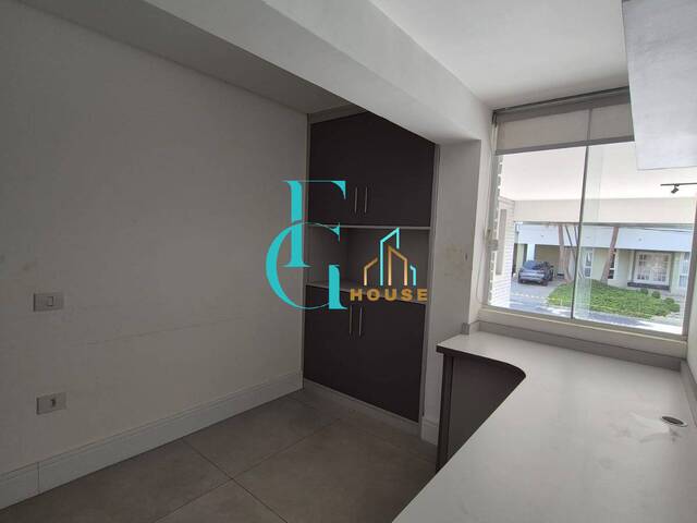 Casa para Venda em Santana de Parnaíba - 4