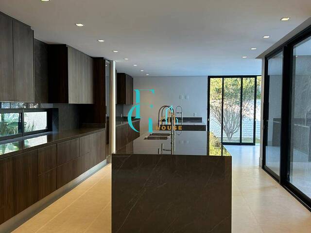 Casa para Venda em Santana de Parnaíba - 5