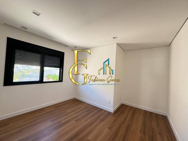 #730 - Casa para Venda em Santana de Parnaíba - SP