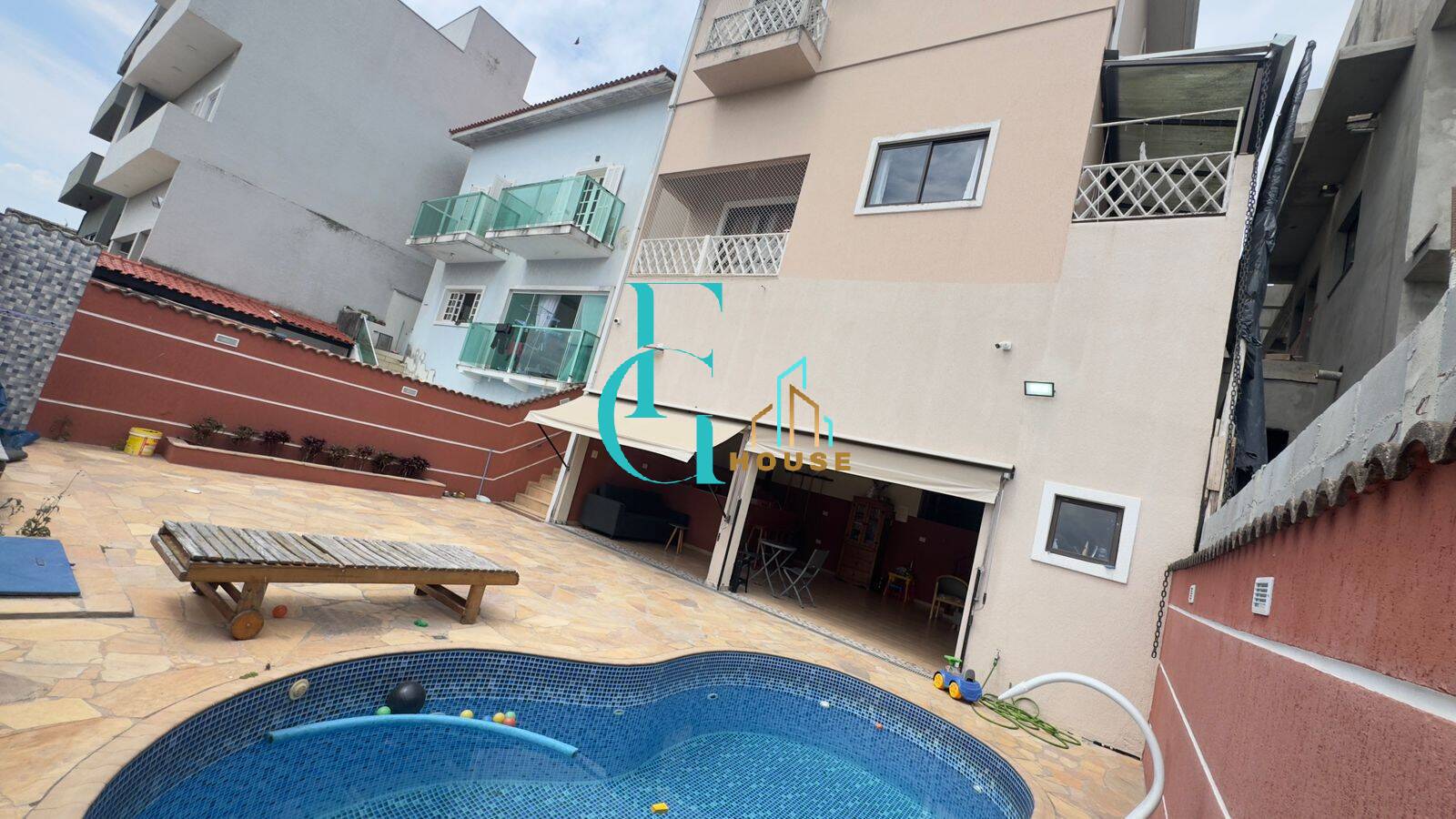 Casa, 3 quartos, 28000 m² - Foto 1