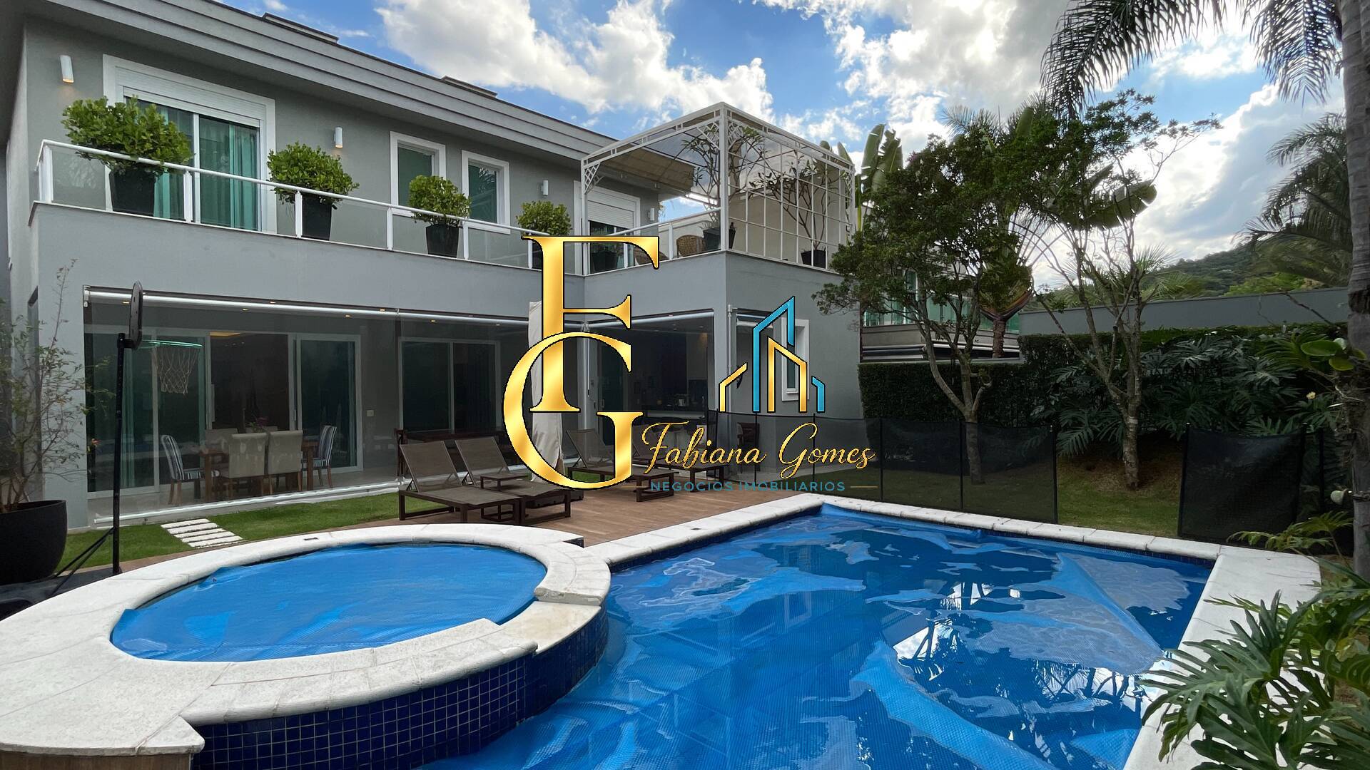 Casa de Alto Padrão à Venda – Residencial Três (Tamboré), Santana de Parna
