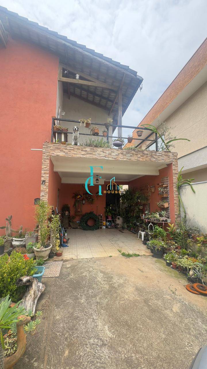 Casa, 4 quartos, 290 m² - Foto 1