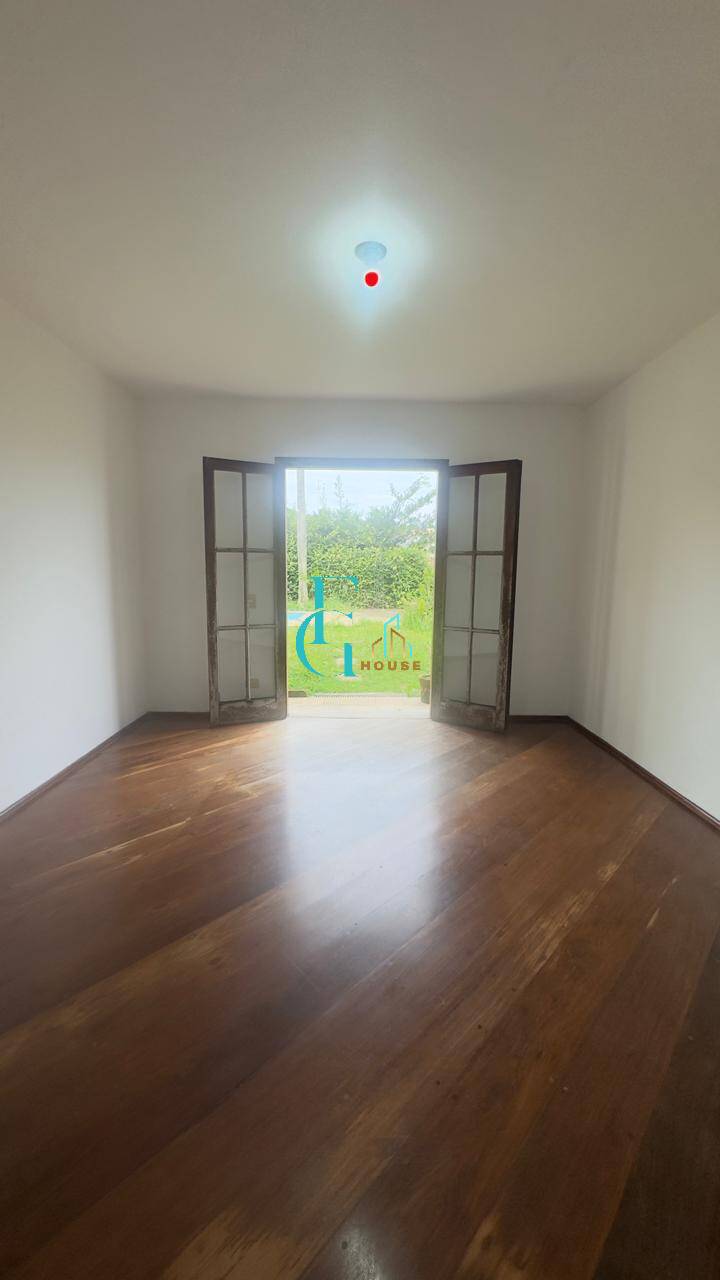 Casa Residencial 9 – Alphaville|Venda/Locação|4 Dormitórios|Piscina|6 Vagas