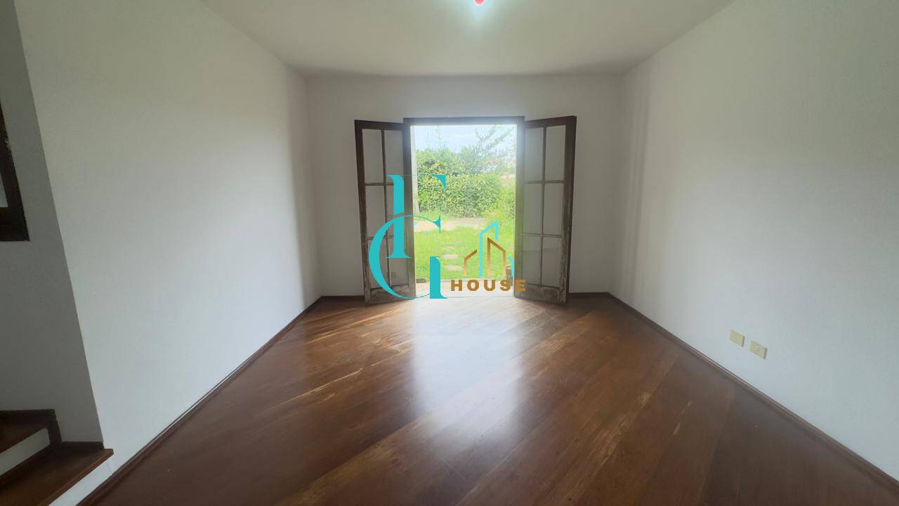 Casa Residencial 9 – Alphaville|Venda/Locação|4 Dormitórios|Piscina|6 Vagas