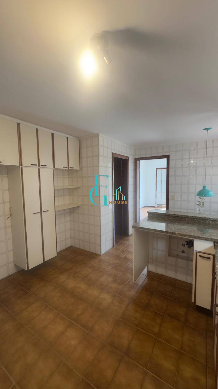 Casa Residencial 9 – Alphaville|Venda/Locação|4 Dormitórios|Piscina|6 Vagas