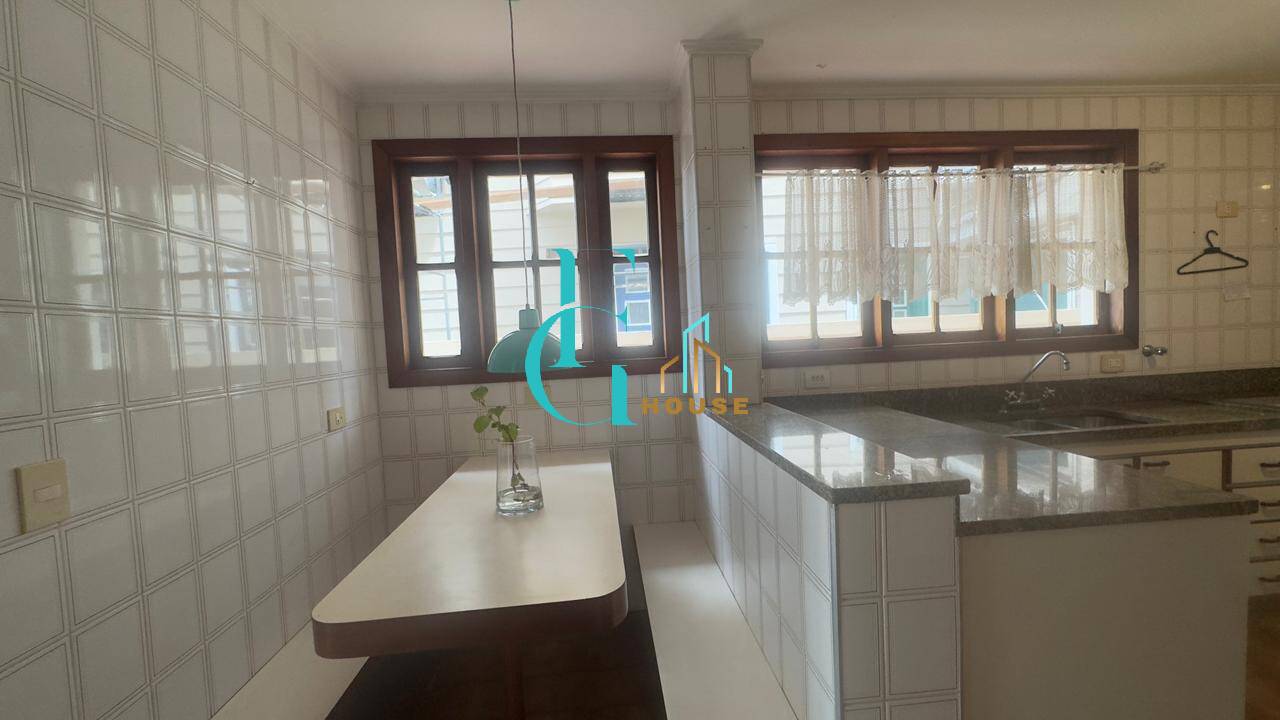 Casa Residencial 9 – Alphaville|Venda/Locação|4 Dormitórios|Piscina|6 Vagas