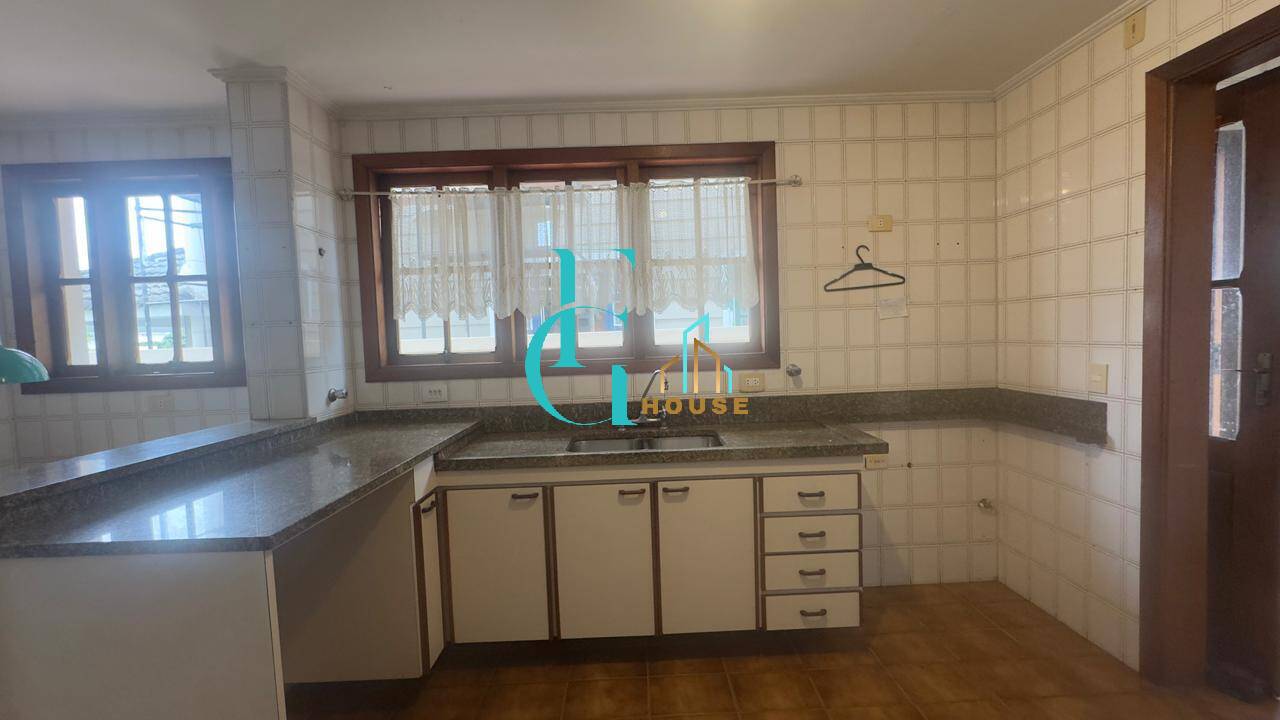 Casa Residencial 9 – Alphaville|Venda/Locação|4 Dormitórios|Piscina|6 Vagas