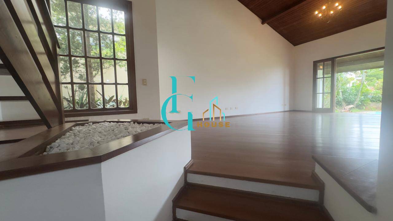 Casa Residencial 9 – Alphaville|Venda/Locação|4 Dormitórios|Piscina|6 Vagas