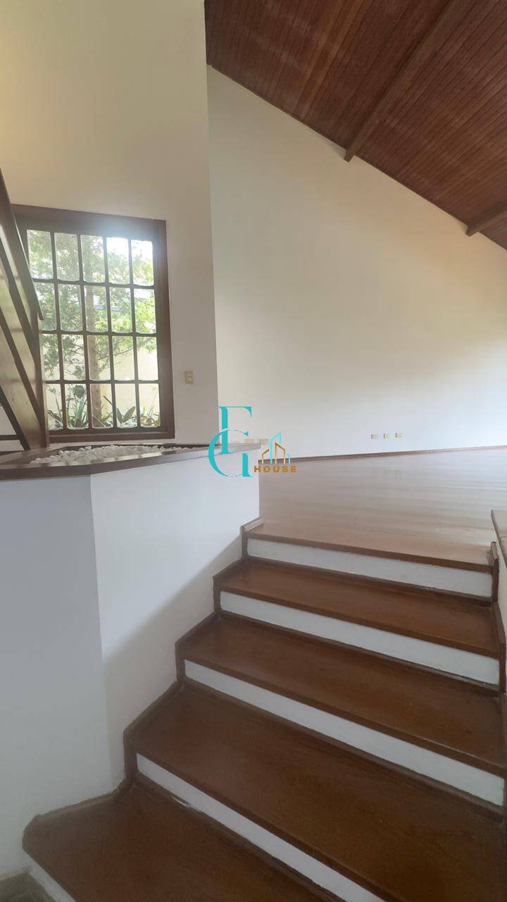Casa Residencial 9 – Alphaville|Venda/Locação|4 Dormitórios|Piscina|6 Vagas