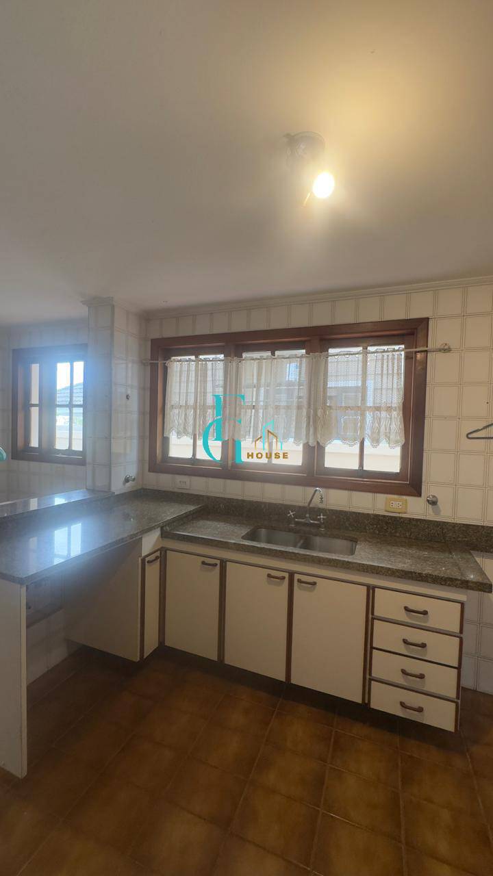 Casa Residencial 9 – Alphaville|Venda/Locação|4 Dormitórios|Piscina|6 Vagas