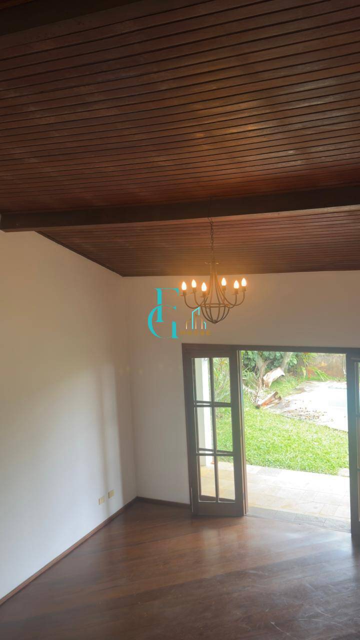 Casa Residencial 9 – Alphaville|Venda/Locação|4 Dormitórios|Piscina|6 Vagas