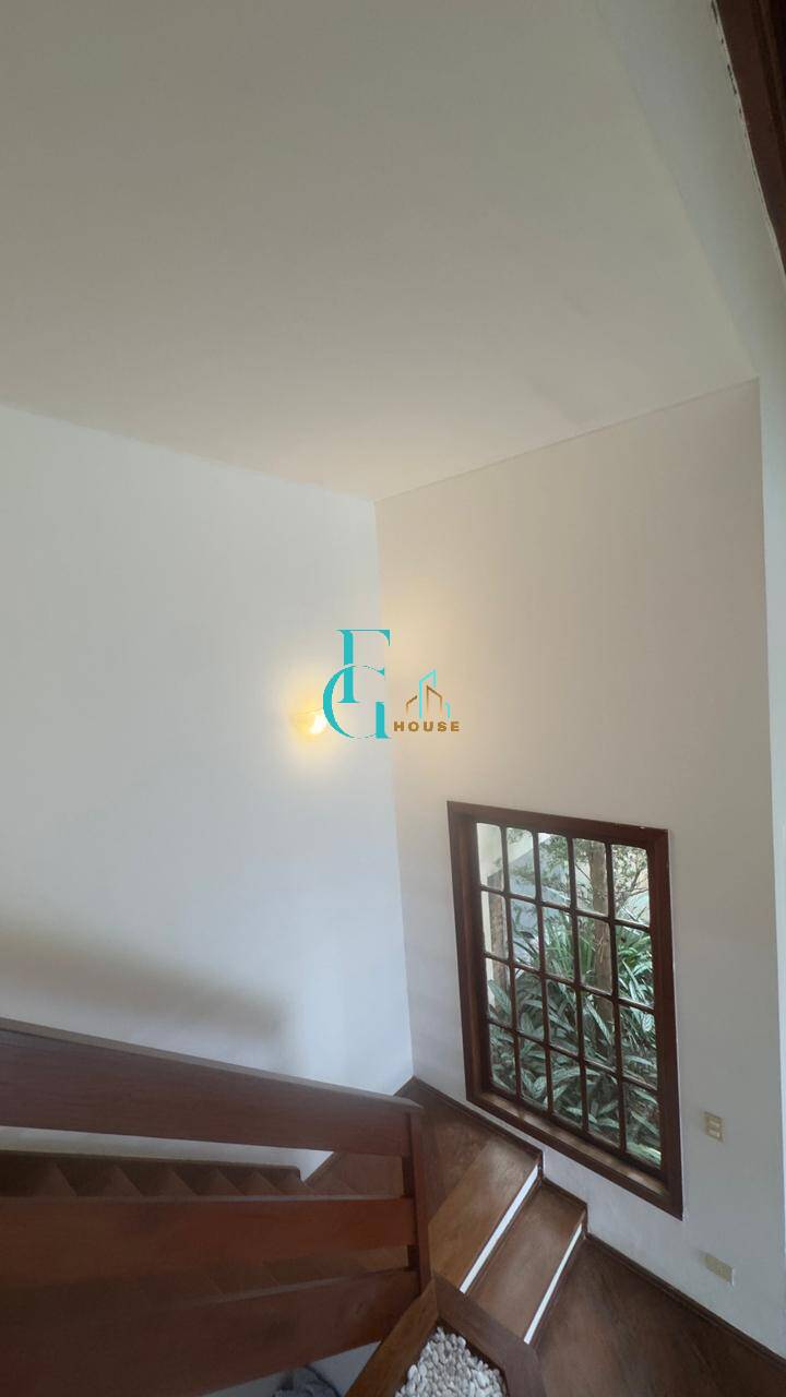 Casa Residencial 9 – Alphaville|Venda/Locação|4 Dormitórios|Piscina|6 Vagas