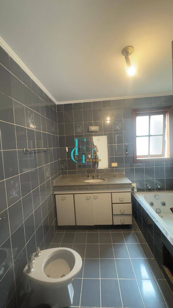 Casa Residencial 9 – Alphaville|Venda/Locação|4 Dormitórios|Piscina|6 Vagas