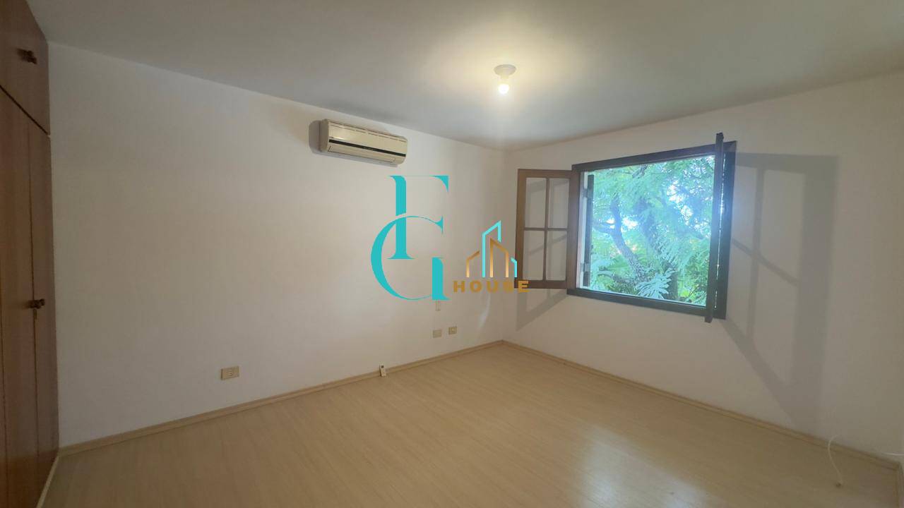 Casa Residencial 9 – Alphaville|Venda/Locação|4 Dormitórios|Piscina|6 Vagas