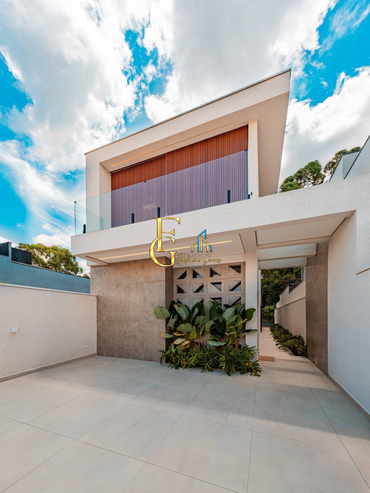 Sobrado Moderno à Venda | Novo | Mobiliado | 3 Suítes | Piscina Privativa