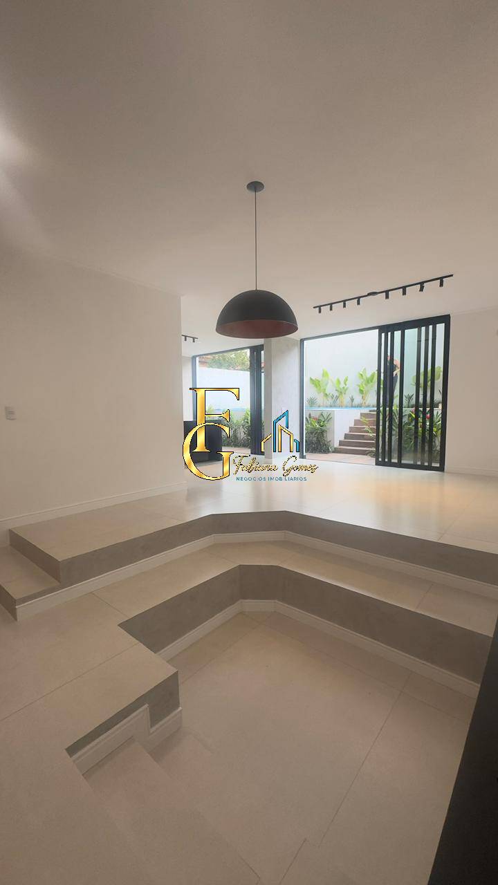 Casa à Venda | 282m² Construídos | 4 Dormitórios | 3 Suítes | Piscina e Esp